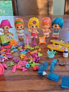 Huge Lot Of Famosa Pinypon 13 Dolls, 7 Pets, & Many Accessories